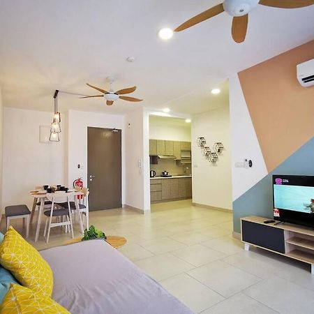 Astetica Pool & Lake View High Floor 100Mbps Wifi Netflix スリ・カンバンガン エクステリア 写真