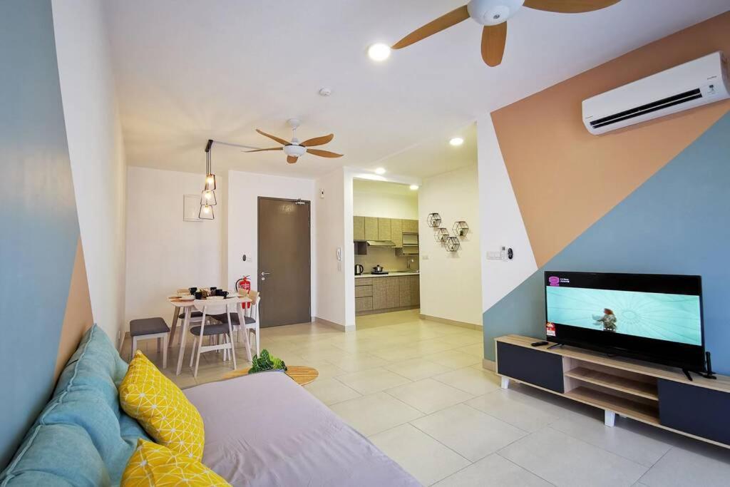 Astetica Pool & Lake View High Floor 100Mbps Wifi Netflix スリ・カンバンガン エクステリア 写真