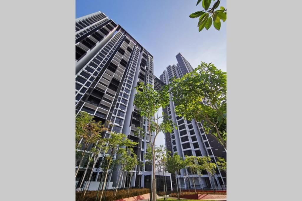 Astetica Pool & Lake View High Floor 100Mbps Wifi Netflix スリ・カンバンガン エクステリア 写真