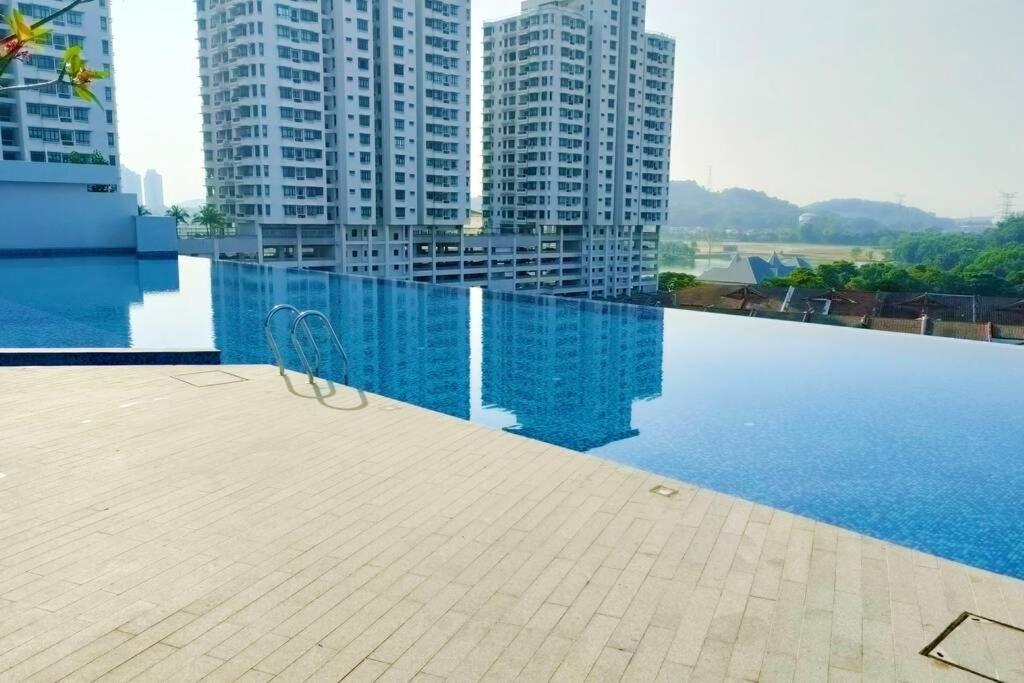 Astetica Pool & Lake View High Floor 100Mbps Wifi Netflix スリ・カンバンガン エクステリア 写真