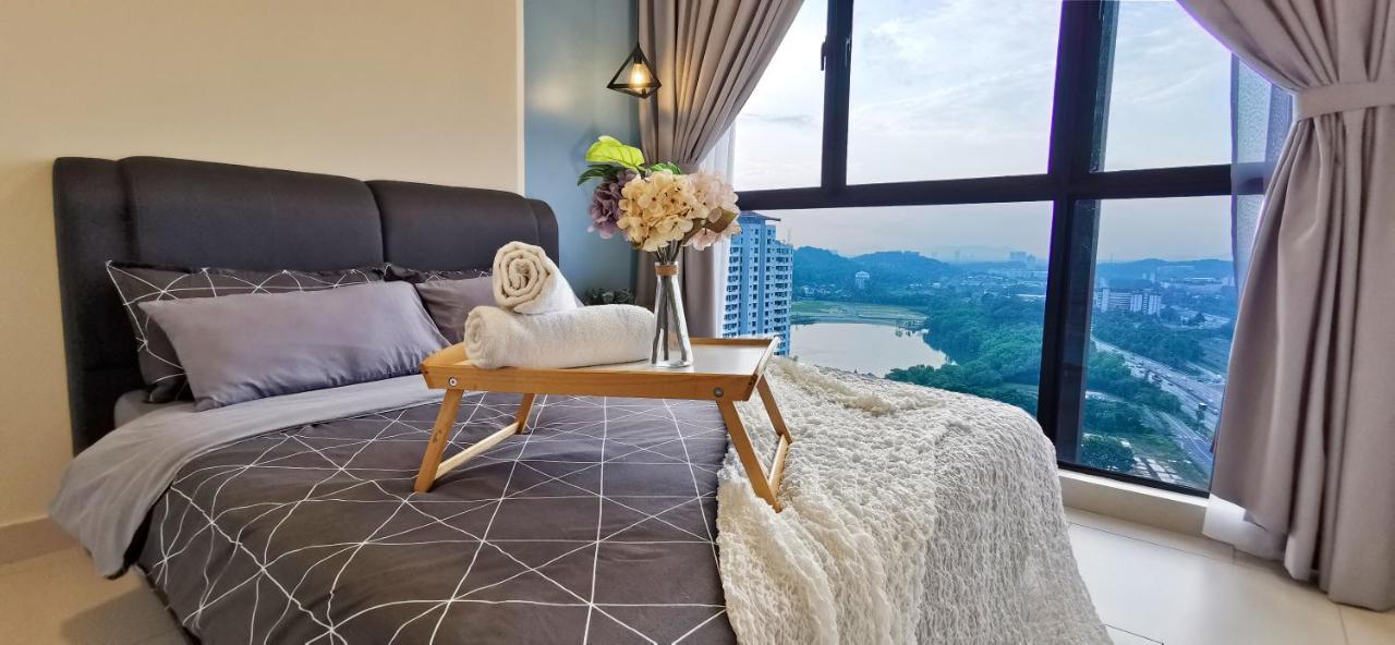 Astetica Pool & Lake View High Floor 100Mbps Wifi Netflix スリ・カンバンガン エクステリア 写真